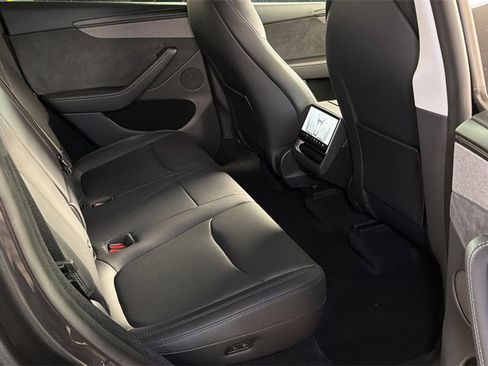 Used 2026 Tesla Model Y Long Range image 12