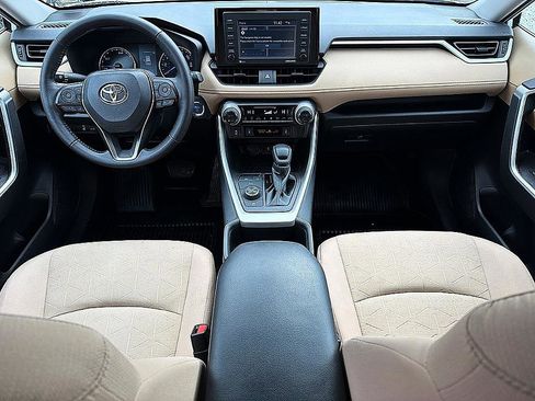 Used 2022 Toyota RAV4 XLE w/ Convenience Package image 6
