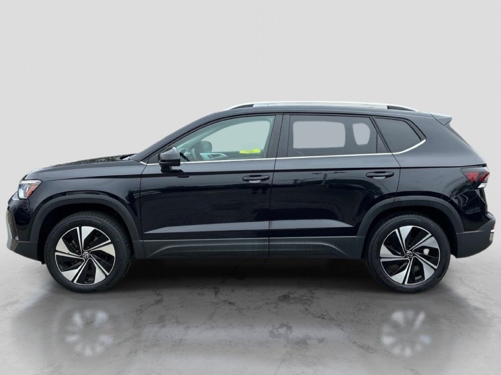 Certified 2025 Volkswagen Taos SE AWD/4WD image 4