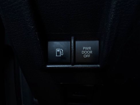 Used 2026 Toyota Sienna XLE FWD image 29