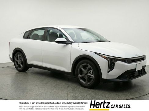 Used 2025 Kia K4 LXS image 1