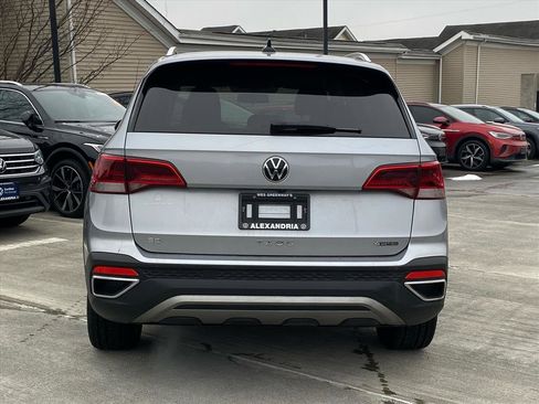 Used 2022 Volkswagen Taos SE image 4