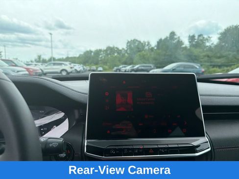Used 2025 Jeep Compass Trailhawk AWD/4WD image 15