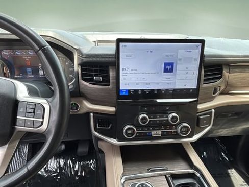 Used 2024 Ford Expedition Limited RWD image 11