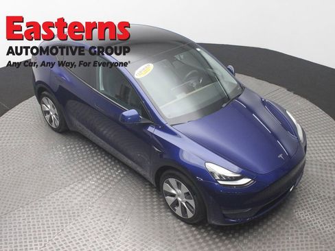 Used 2022 Tesla Model Y Long Range image 3