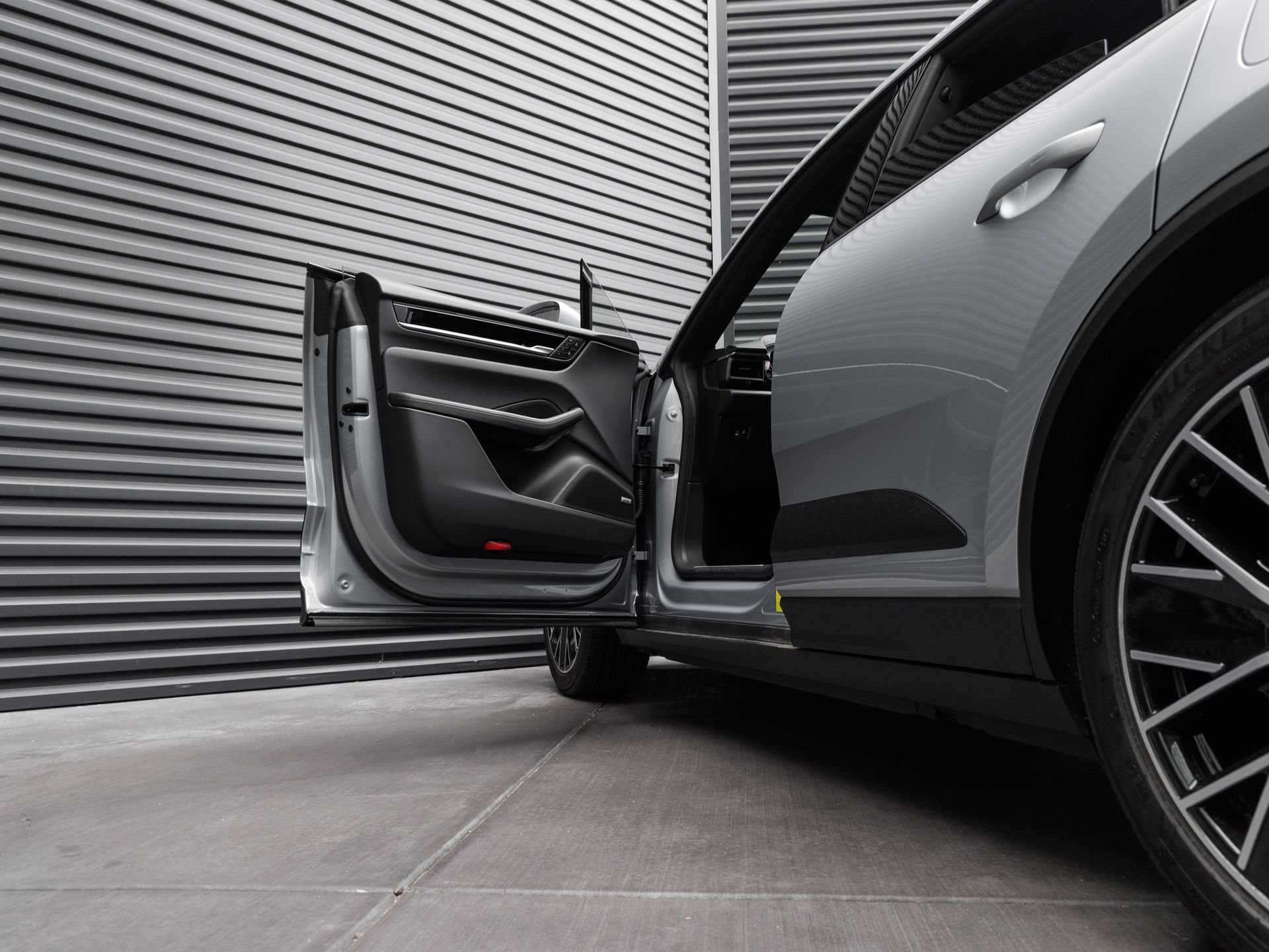Certified 2025 Porsche Macan Electric RWD image 13