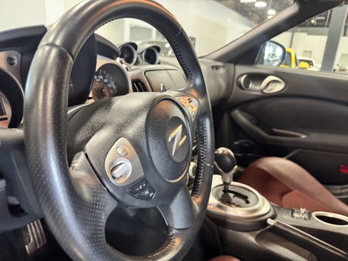 Used 2010 Nissan 370Z Touring image 10