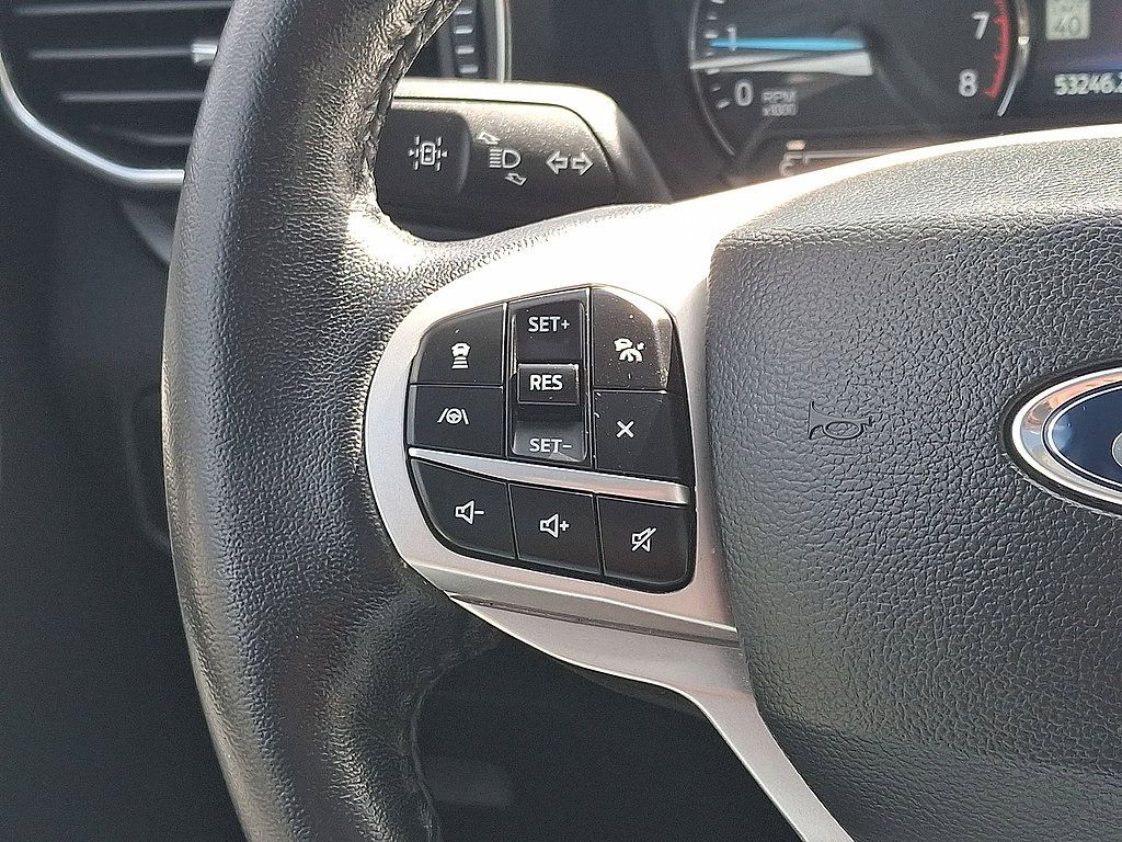 Used 2021 Ford Explorer XLT w/ Equipment Group 202A AWD/4WD image 17