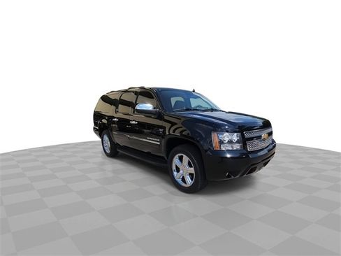 Certified 2013 Chevrolet Suburban LTZ image 2