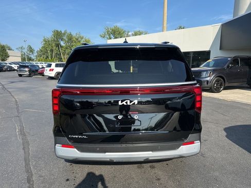 New 2026 Kia Carnival EX image 7