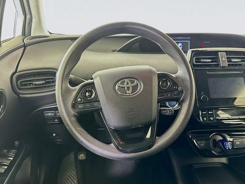 Used 2019 Toyota Prius L Eco w/ Carpet Mat Package FWD image 17