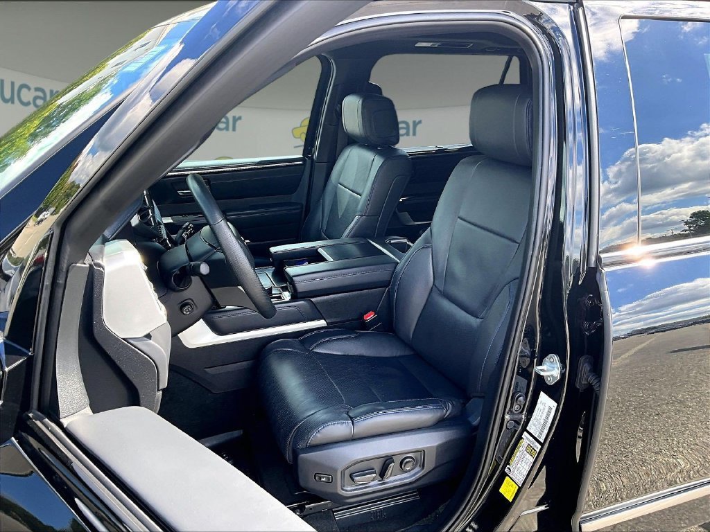Used 2025 Toyota Sequoia Platinum AWD/4WD image 10