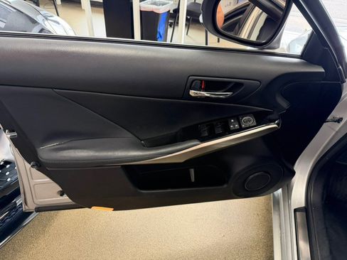 Used 2015 Lexus IS 250 w/ Premium Package RWD image 19