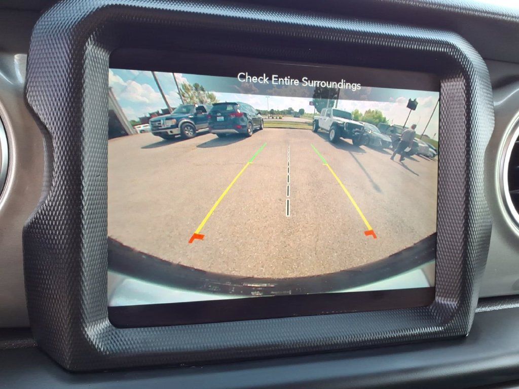 Used 2022 Jeep Wrangler Unlimited Sahara w/ Cold Weather Group AWD/4WD image 12