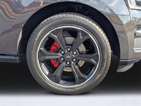 Used 2024 Ford Expedition Limited image 11
