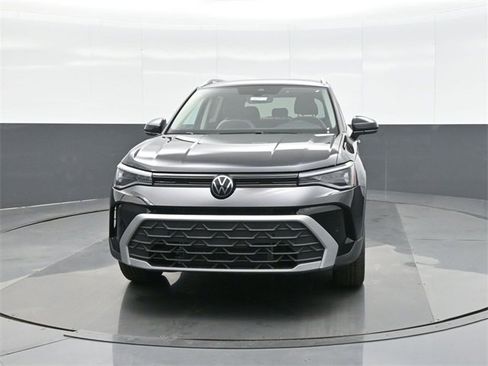 New 2026 Volkswagen Taos SE image 2