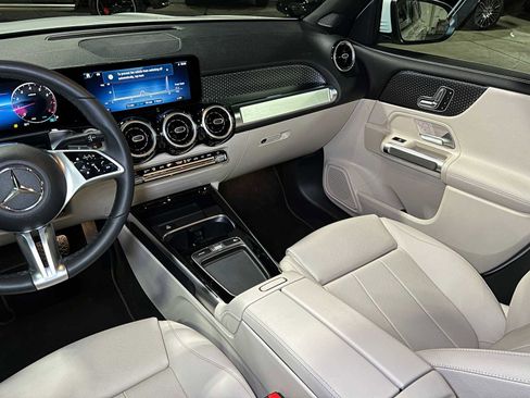 Certified 2025 Mercedes-Benz GLB 250 4MATIC image 38