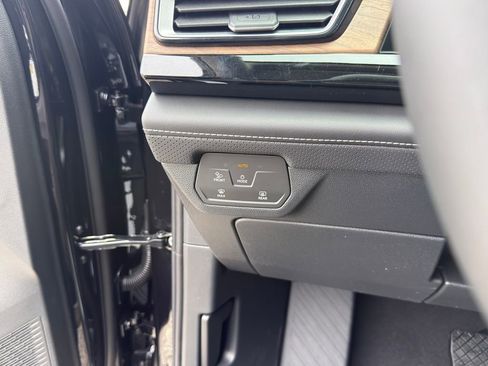 New 2026 Volkswagen Atlas SE FWD image 17