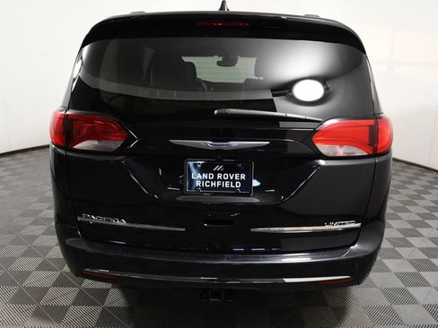 Used 2017 Chrysler Pacifica Limited w/ Advanced Safetytec Group FWD image 5