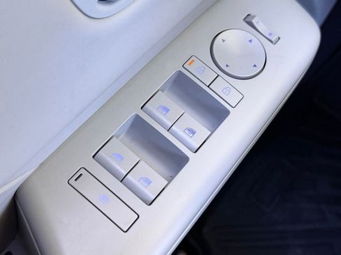 Used 2025 Hyundai Kona Limited image 12