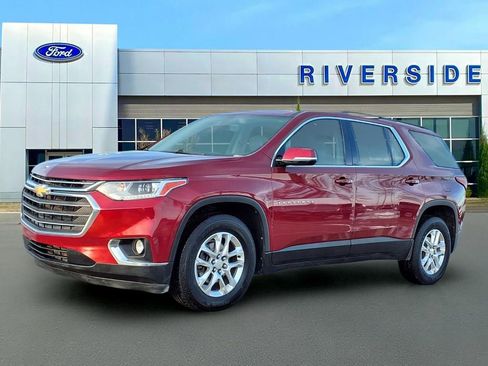 Used 2020 Chevrolet Traverse LT image 3