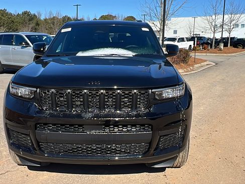 New 2025 Jeep Grand Cherokee L Altitude image 3