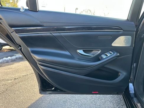 Used 2019 Mercedes-Benz S 560 4MATIC Sedan w/ Premium Package image 22