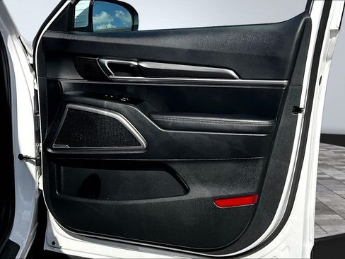 Used 2025 Kia Telluride S FWD image 30