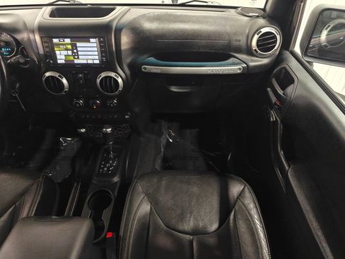 Used 2015 Jeep Wrangler Unlimited Sahara AWD/4WD image 24