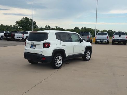 Used 2023 Jeep Renegade Latitude AWD/4WD image 8