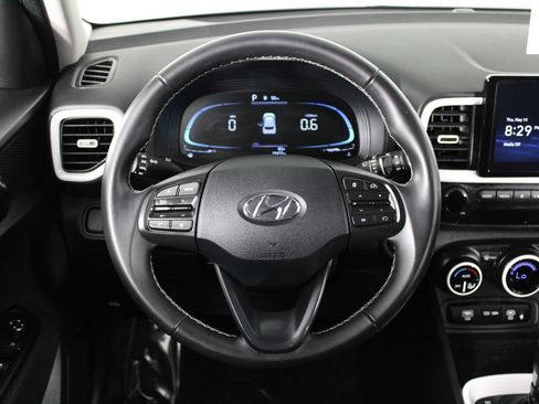 Certified 2024 Hyundai Venue Limited FWD image 10
