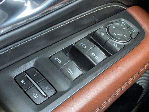 Used 2023 GMC Yukon XL Denali Ultimate AWD/4WD image 26