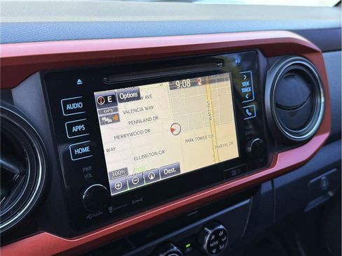 Used 2017 Toyota Tacoma TRD Off-Road w/ Tow Package (A/T) image 18