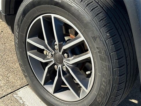 Used 2020 Jeep Grand Cherokee Limited w/ Premium Lighting Group image 11