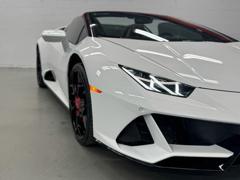 Used 2020 Lamborghini Huracan EVO image 31