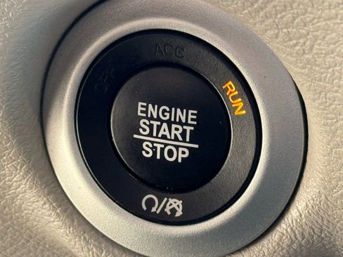 Used 2017 Chrysler Pacifica Touring-L Plus image 34