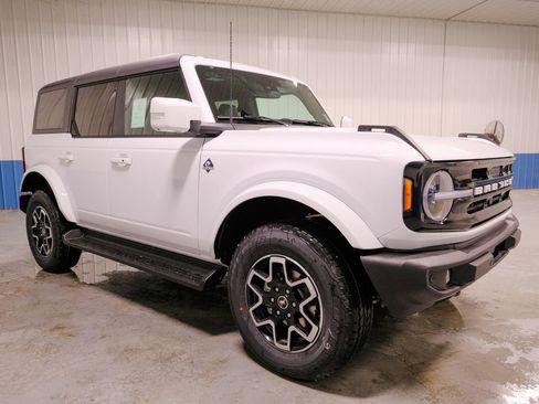 New 2025 Ford Bronco Outer Banks image 11