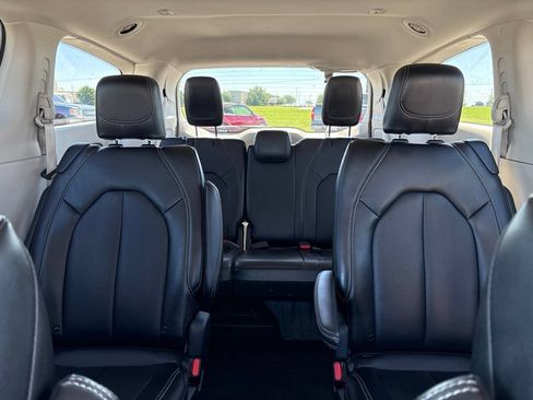Used 2024 Chrysler Pacifica Touring-L FWD image 46