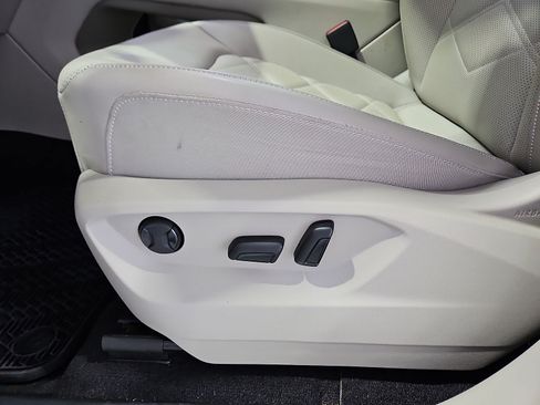 Certified 2024 Volkswagen Atlas SE w/ Panoramic Sunroof Package FWD image 17