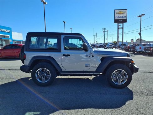 Used 2018 Jeep Wrangler Sport image 19