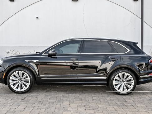 Used 2023 Bentley Bentayga Plug-In Hybrid AWD/4WD image 10