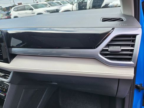 New 2025 Volkswagen Taos SEL image 20