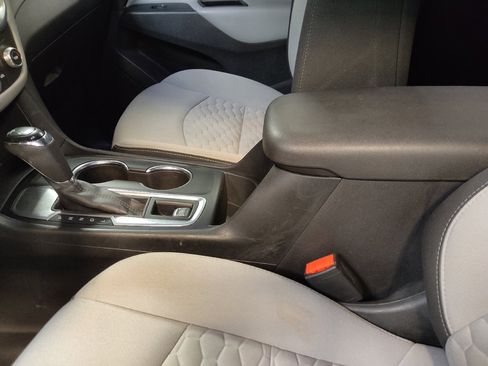 Used 2019 Chevrolet Equinox LS image 26