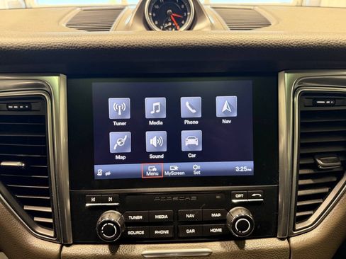 Used 2018 Porsche Macan AWD/4WD image 29