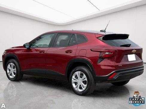 Used 2025 Chevrolet Trax LS image 4