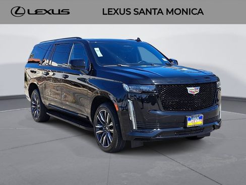 Used 2023 Cadillac Escalade ESV Sport AWD/4WD image 3