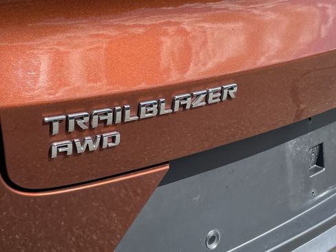 Used 2021 Chevrolet TrailBlazer LS AWD/4WD image 35