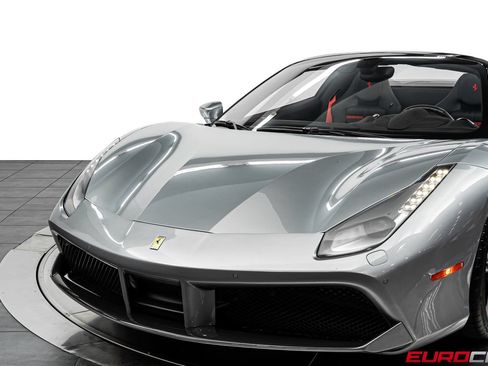 Used 2018 Ferrari 488 Spider RWD image 17
