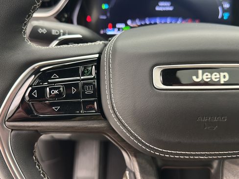 Used 2023 Jeep Grand Cherokee Overland AWD/4WD image 19