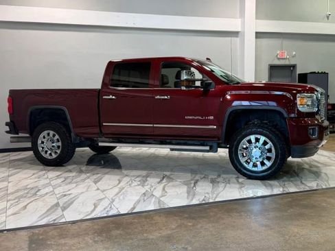 Used 2016 GMC Sierra 2500 Denali w/ Duramax Plus Package AWD/4WD image 5